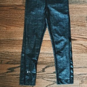 black and grey under armor leggings